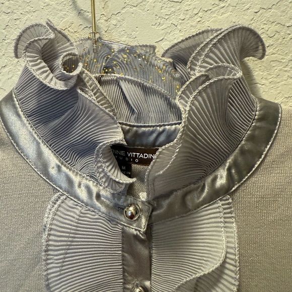 Adrienne Vittadini Ruffled Grey Blouse Size Medium - Picture 4 of 5